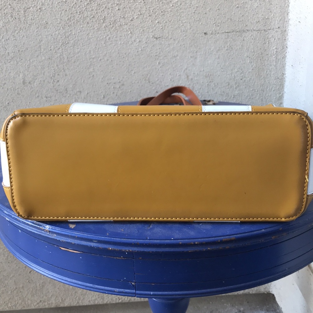 Tote - Picture 3 of 3